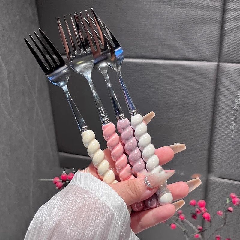 Stylish dessert forks Bowlift