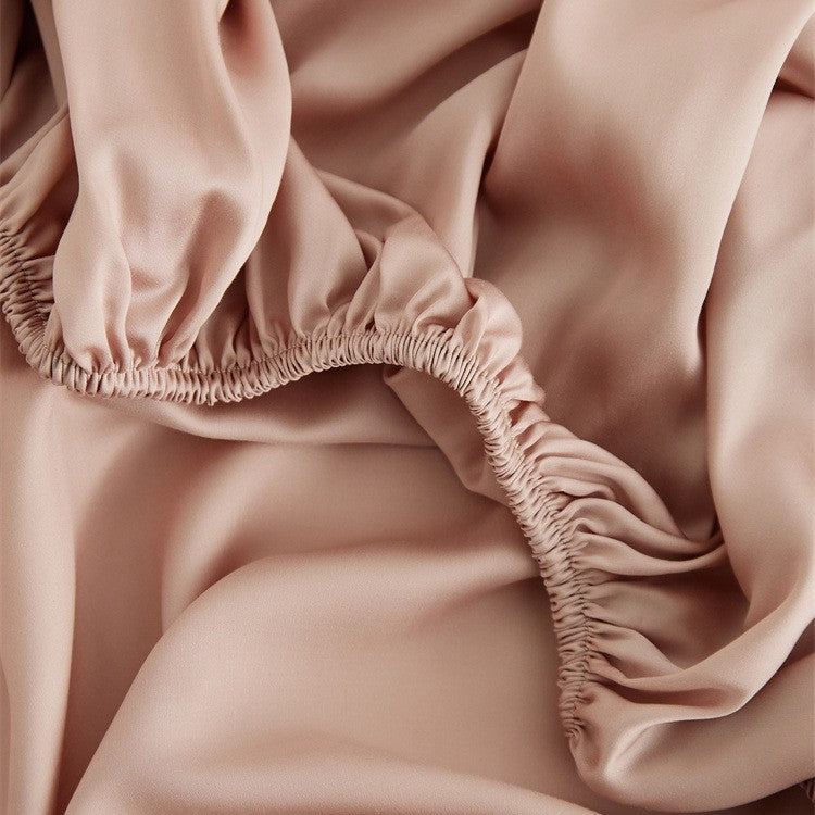 Fitted sheet made of fine cotton satin with extra high skirt and elastic all-around rubber Bowlift