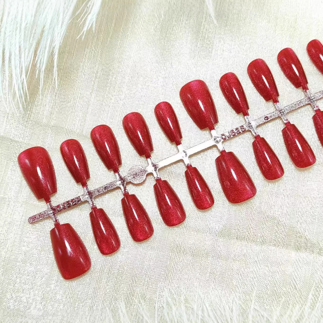 Artificial nails with shimmering effect Bowlift
