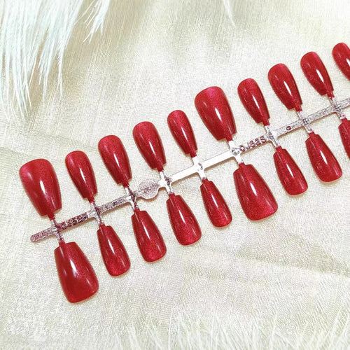 Artificial nails with shimmering effect Bowlift