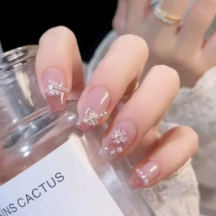 Artificial nails with floral accents Bowlift