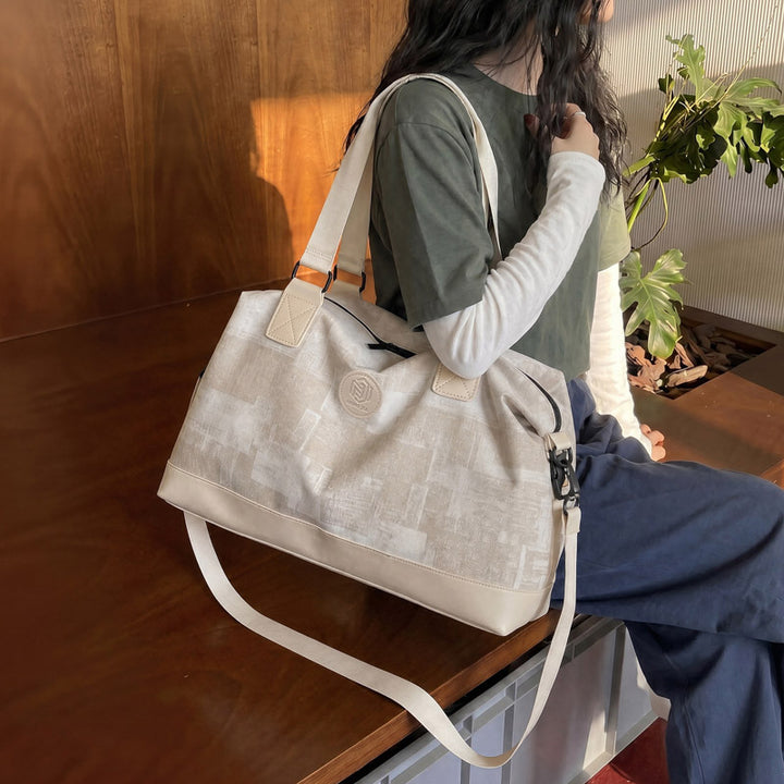 Spacious Multi-Functional Weekend Duffle Bag Bowlift