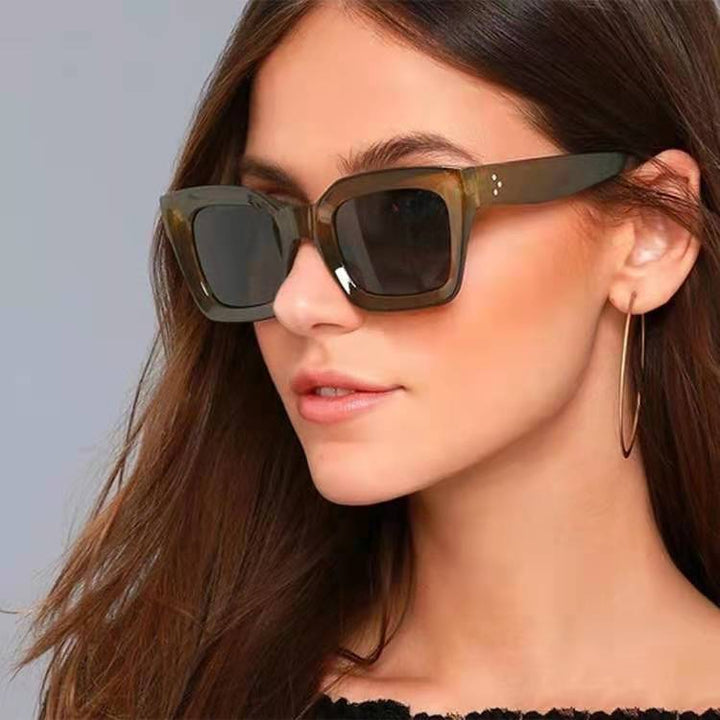 Women's oversized sunglasses with distinctive design Bowlift
