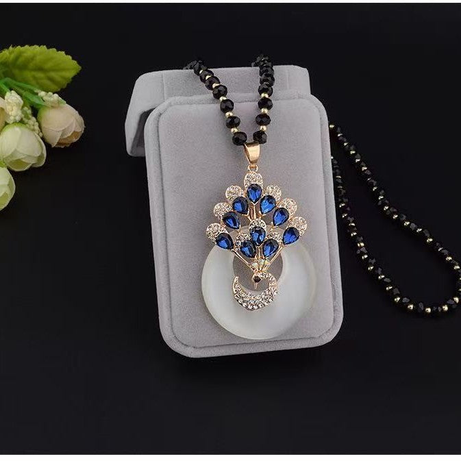 Ornate Pendant Necklace Bowlift