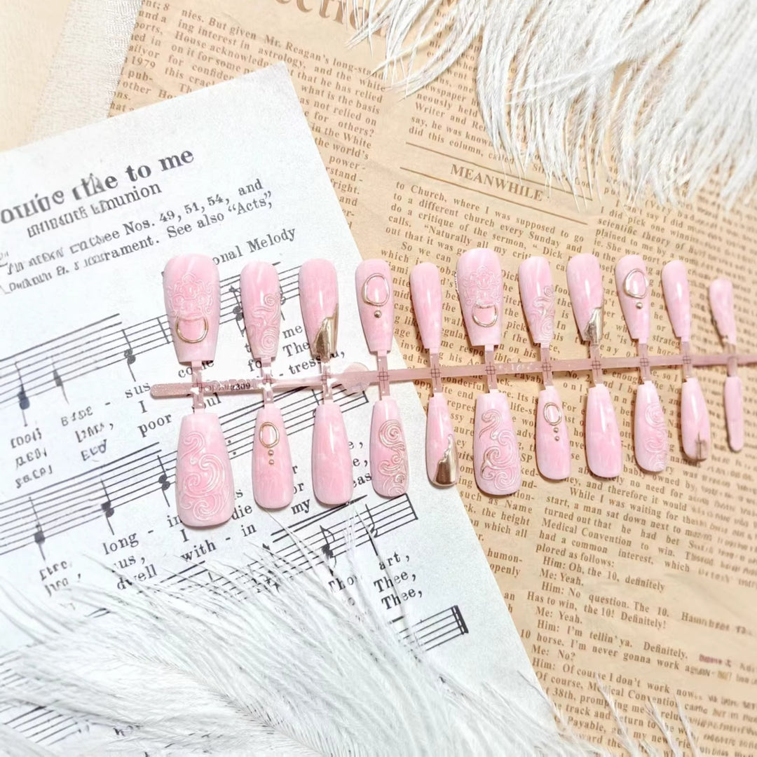 Artificial nails with elegant gold embellishments Bowlift