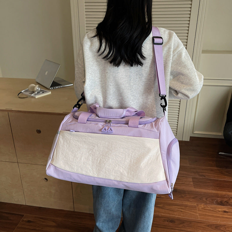 Sporty travel bag with multiple compartments Bowlift