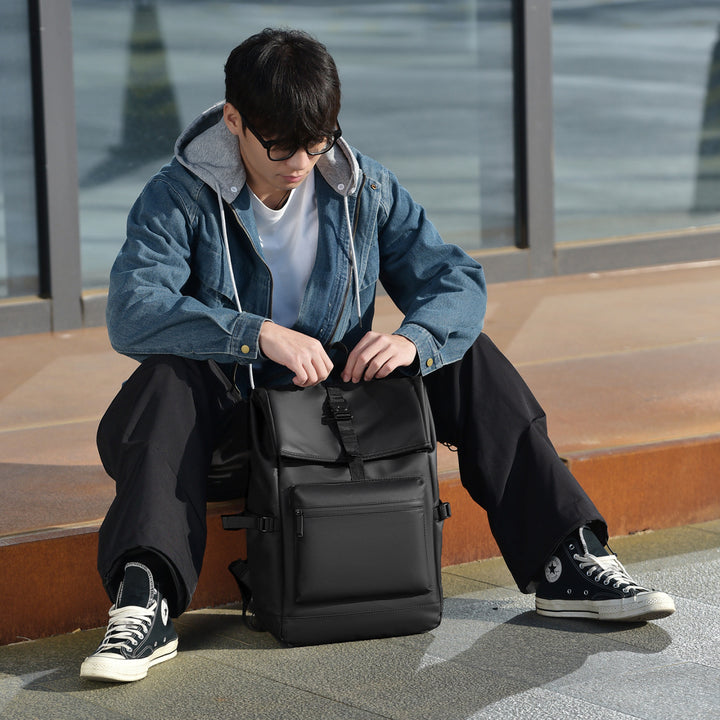 Durable backpack with functional design and many compartments Bowlift
