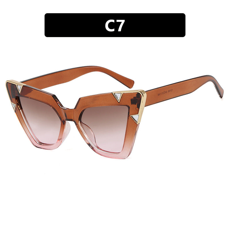 Women's Cat-Eye Sunglasses with Luxurious Design and Protective UV Filter Bowlift