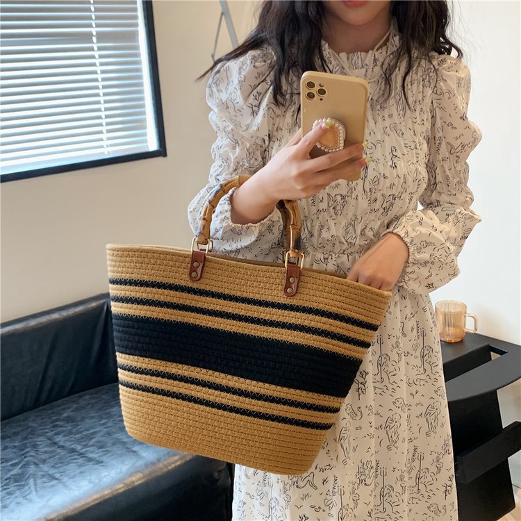 Practical beach bag with bamboo handles Bowlift