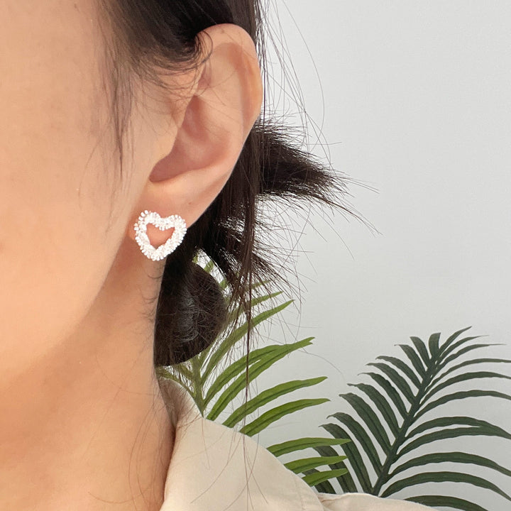 Sparkling Heart Earrings Bowlift