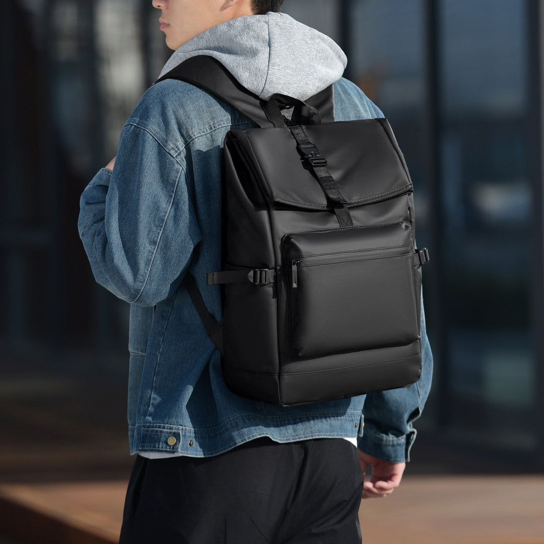 Durable backpack with functional design and many compartments Bowlift