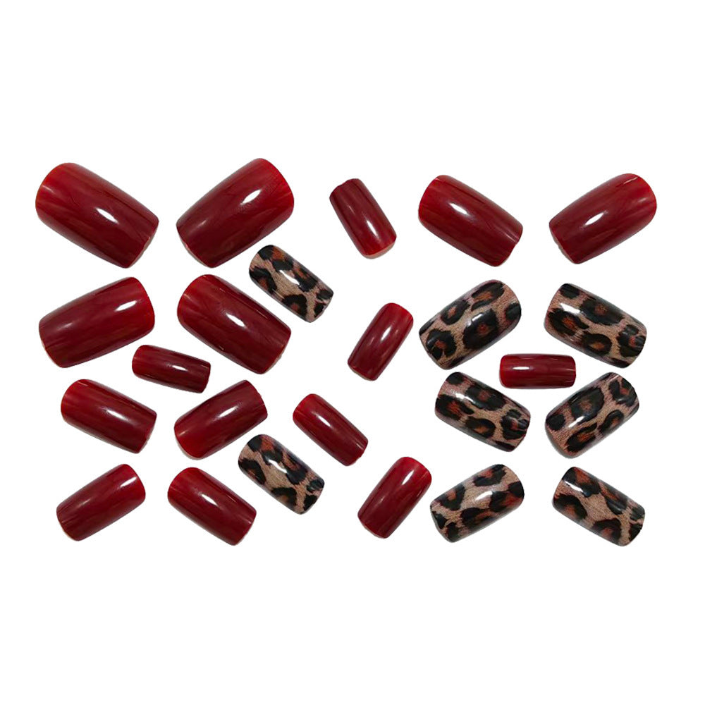 Nail polish with animal design Bowlift