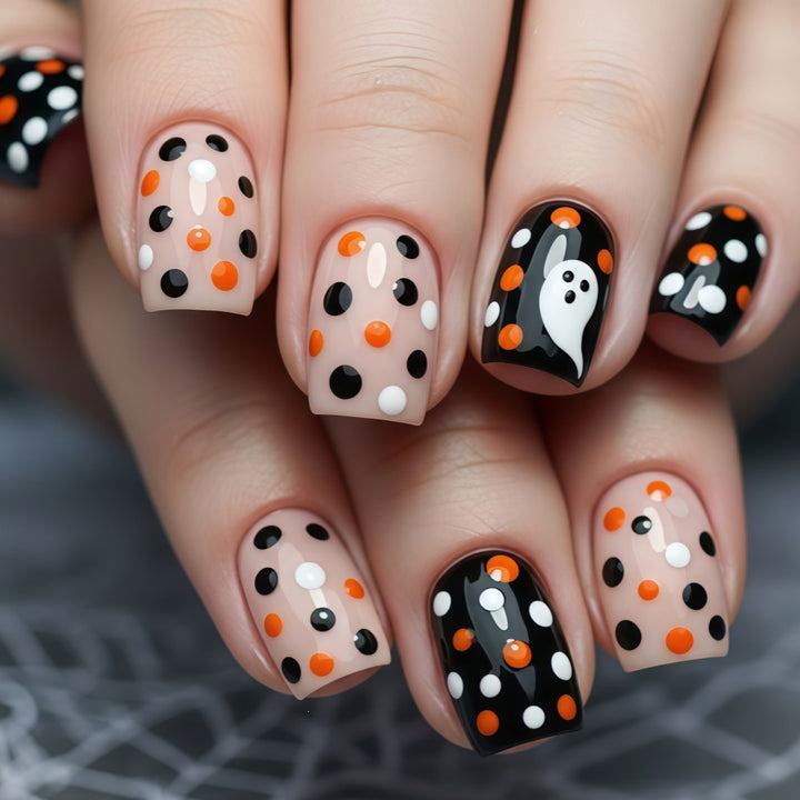 Nail art set with Halloween motif and playful design Bowlift