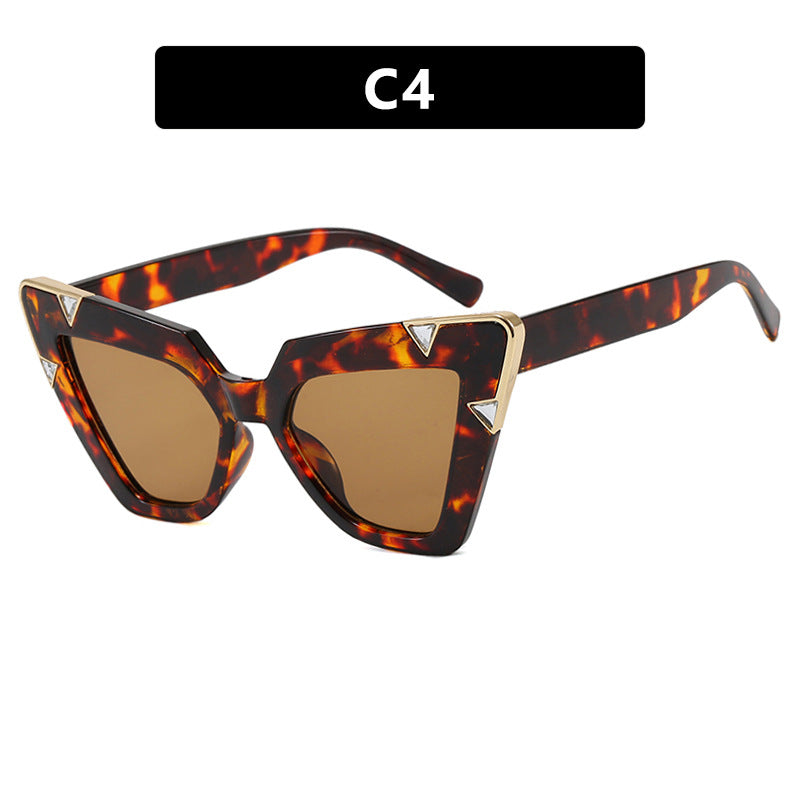 Women's Cat-Eye Sunglasses with Luxurious Design and Protective UV Filter Bowlift