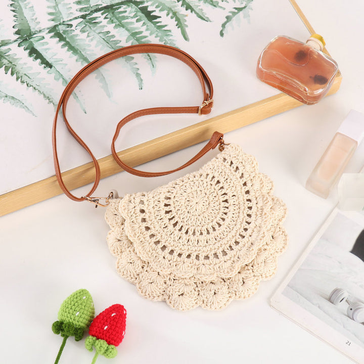 Crochet bag with playful structure design Bowlift