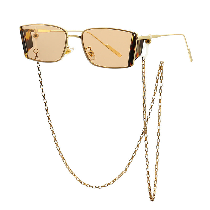 Fashionable Eyewear with Stylish Chain Bowlift