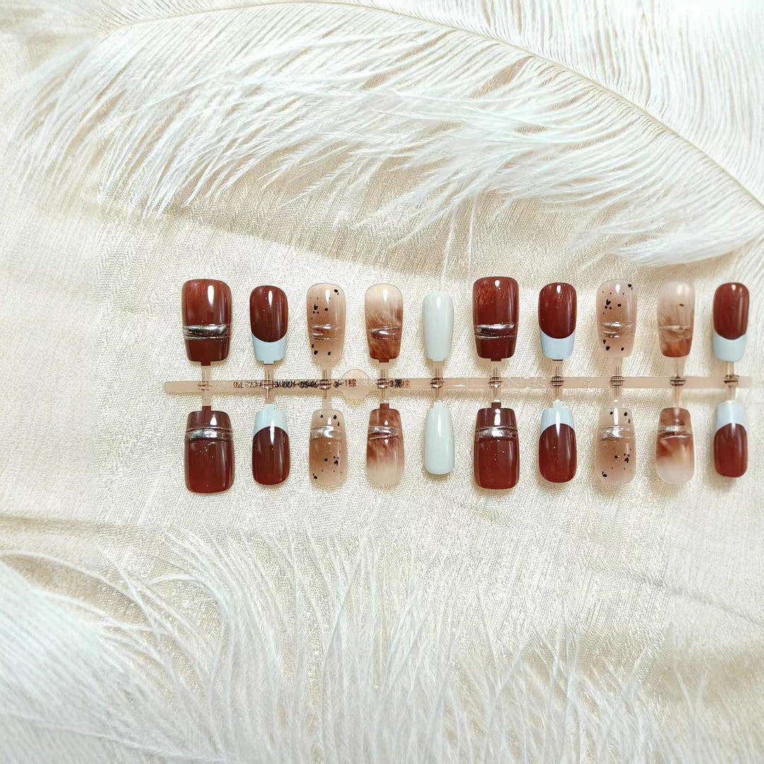 Artificial nails with elegant decorative accents Bowlift