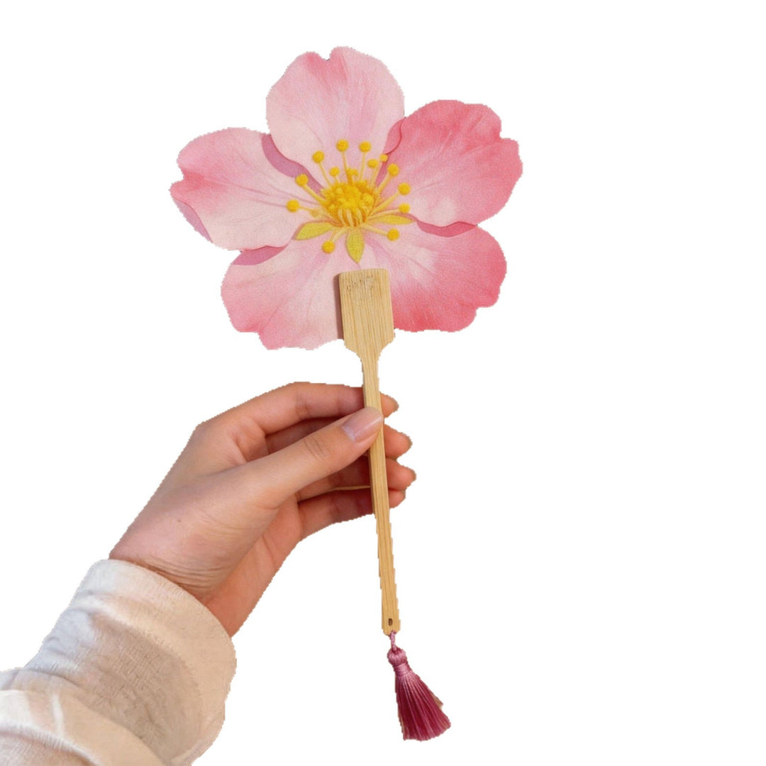 Hand fan with floral motifs Bowlift