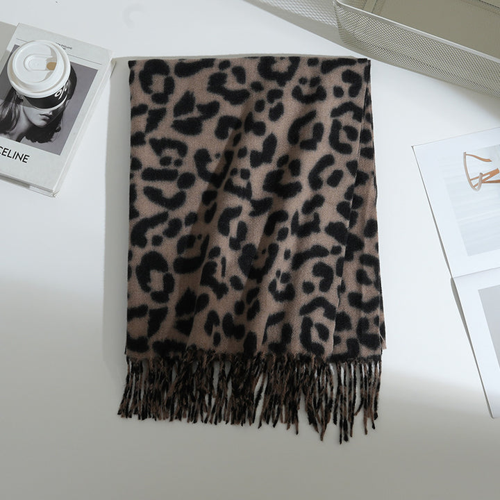Ladies Elegant and patterned animal scarf with fringes Bowlift