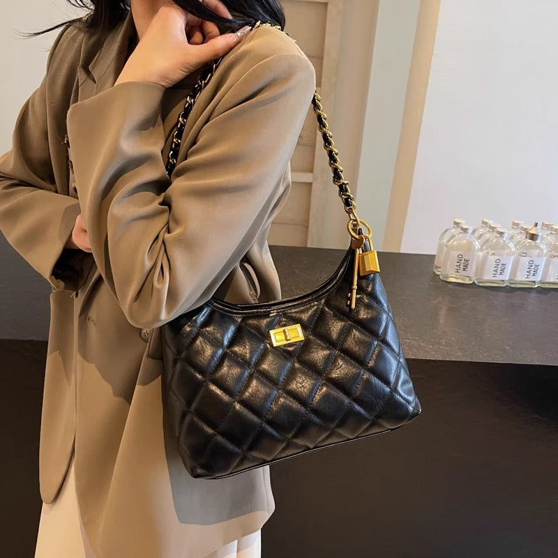 Chic Quilted Chain Bag Bowlift