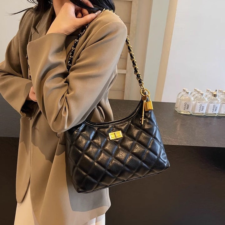 Chic Quilted Chain Bag Bowlift