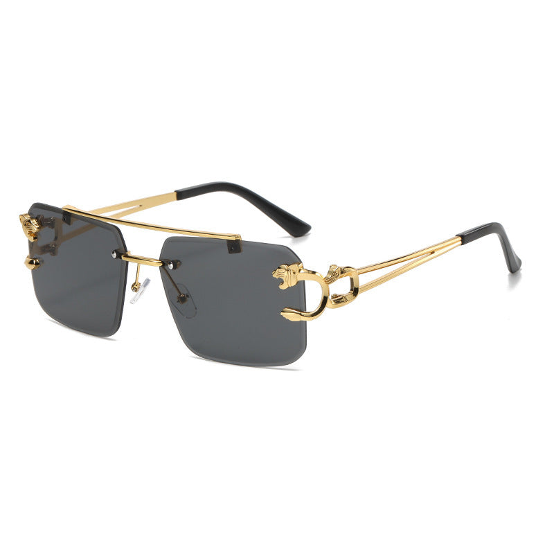 Women's glasses with extravagant frame and luxurious accents Bowlift