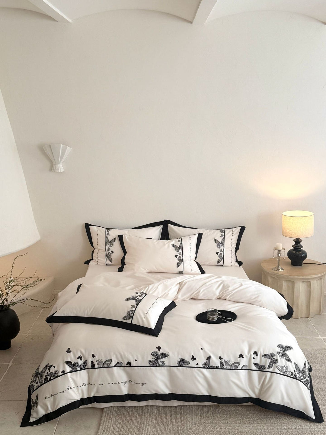Luxurious cotton satin bedding set with butterfly embroidery and contrasting piping Bowlift