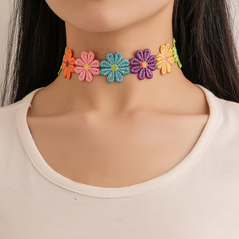 Blumen Choker Necklace Bowlift