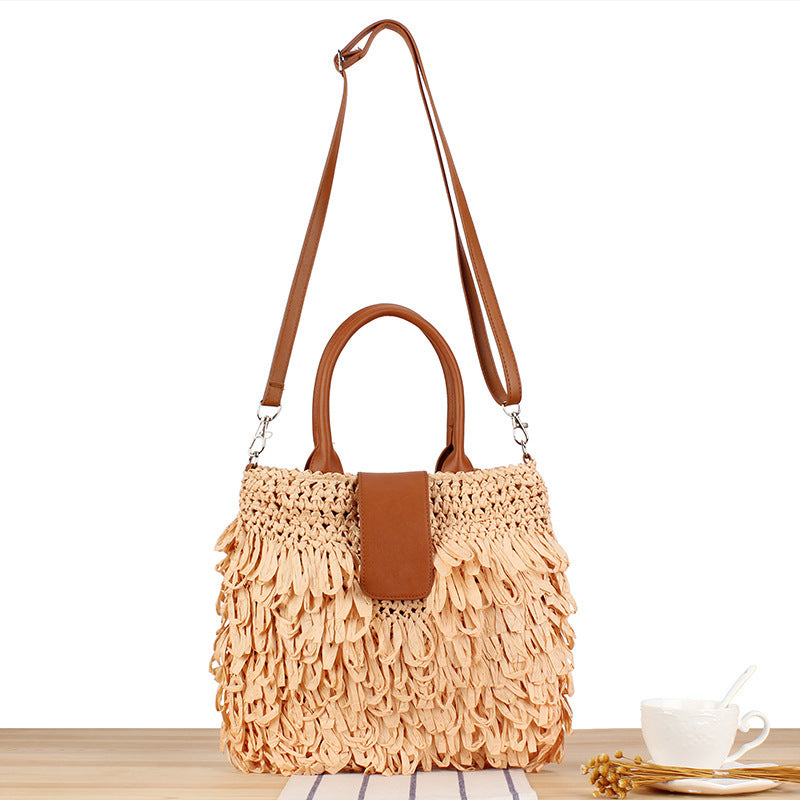 Luxurious shoulder bag with handmade fringes Bowlift