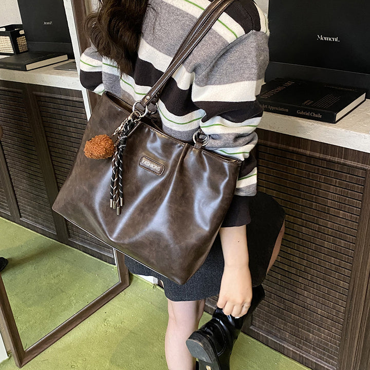 Chic Leather Handbag Bowlift
