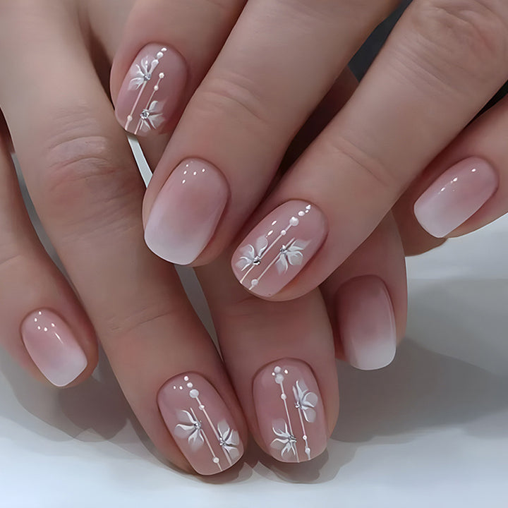 Delicate artificial nails with floral details Bowlift
