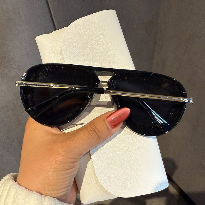 Women's extravagant heart-shaped sunglasses with sparkling rhinestone frame Bowlift