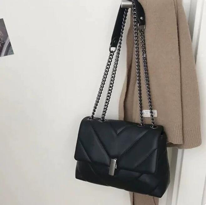 Chic Quilted Evening Handbag Bowlift