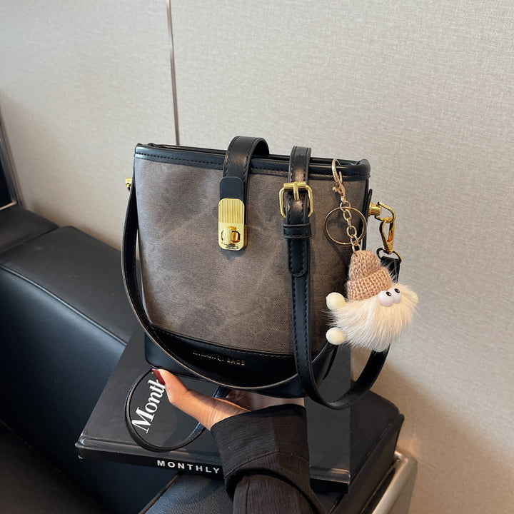 Chic Structural Handbag Bowlift