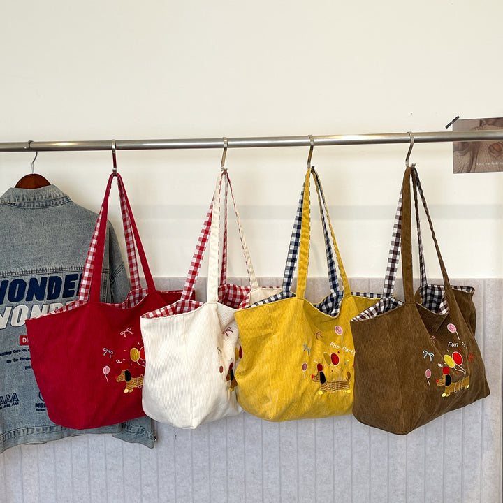 Cotton bag with playful dog motif Bowlift