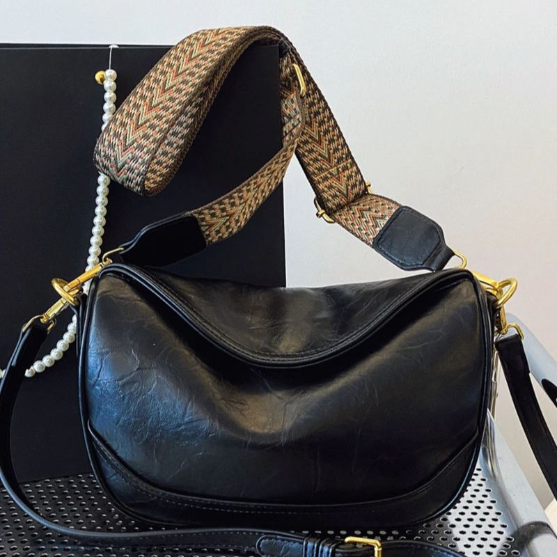 Sleek Everyday Shoulder Bag Bowlift