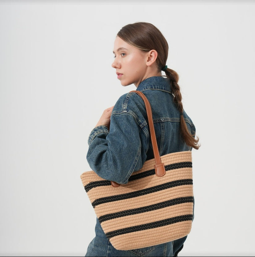Casual tote bag with stylish stripe pattern Bowlift