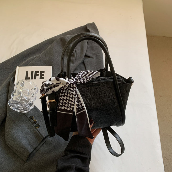 Fashionable Structured Handbag Bowlift