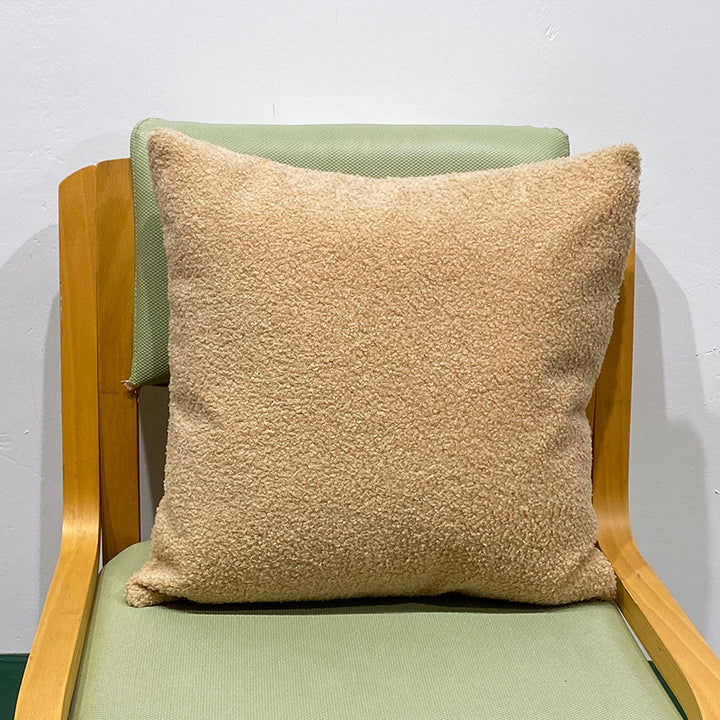 Cuddle cushion with teddy fleece cover and soft polyester filling Bowlift