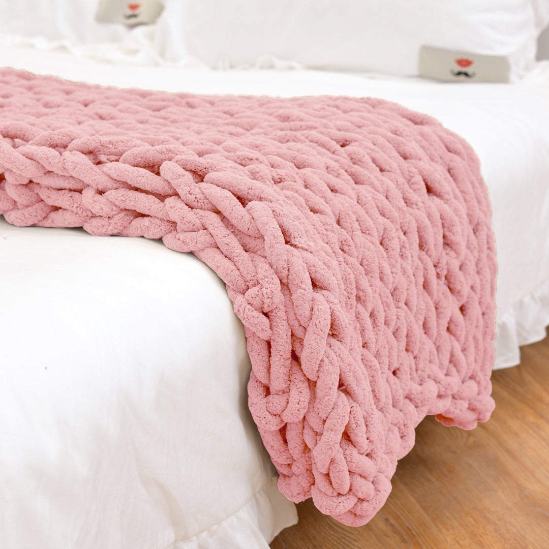 Oversized chunky knit throw blanket with plush chenille yarn Bowlift