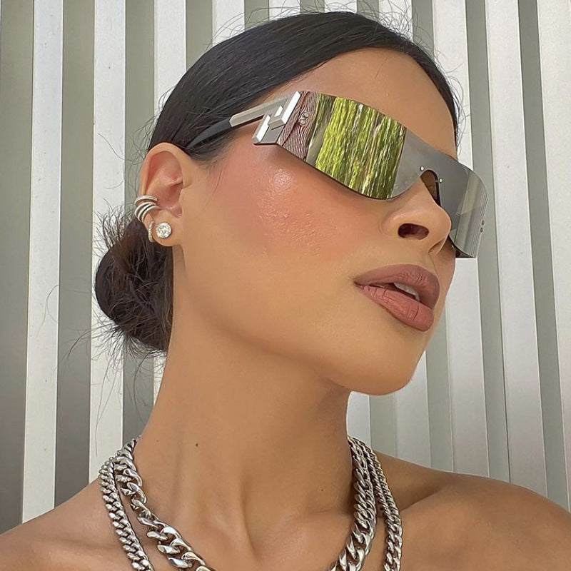 Women futuristic goggles Bowlift