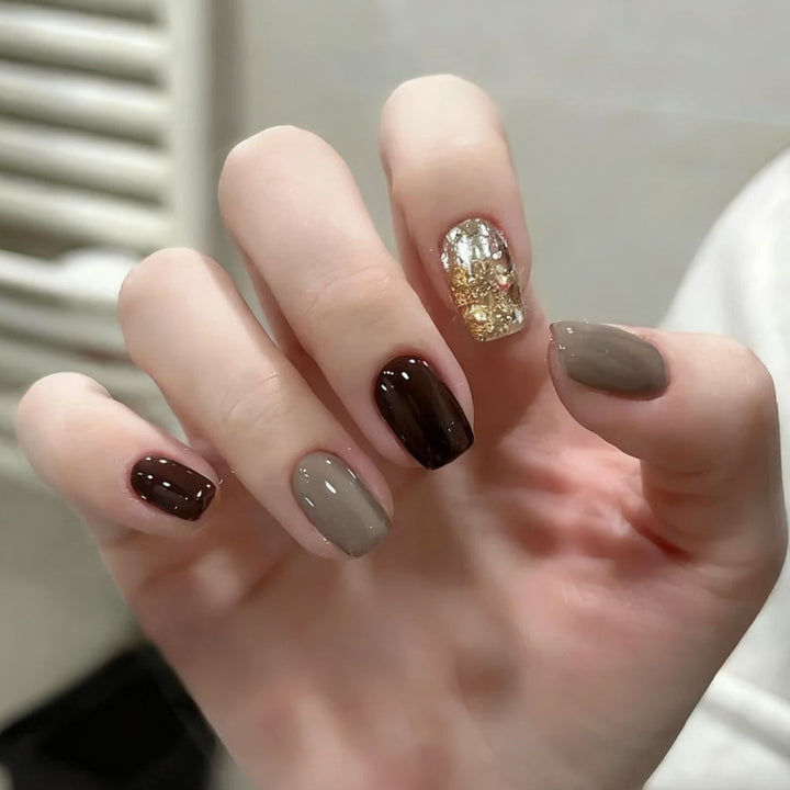 Artificial nails with elegant glitter decoration Bowlift