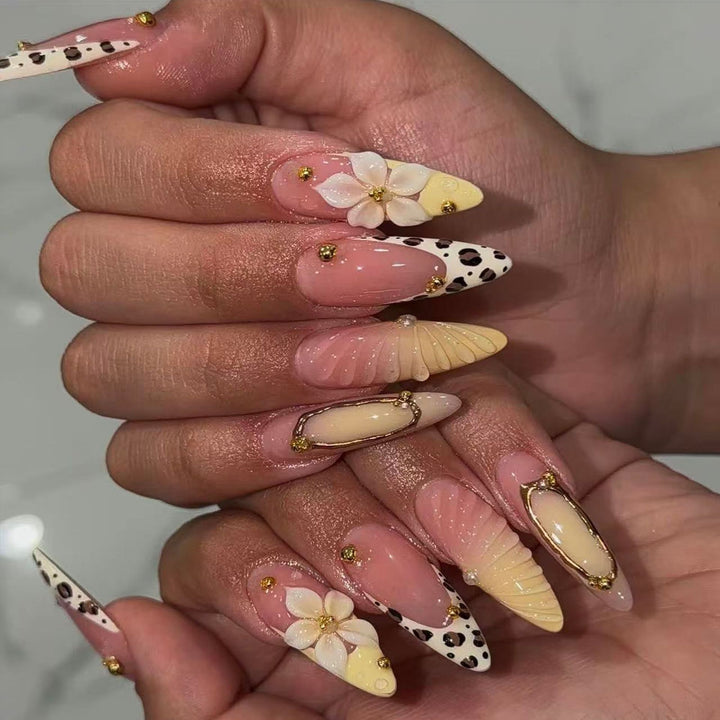 Artificial nail set with floral and golden applications Bowlift