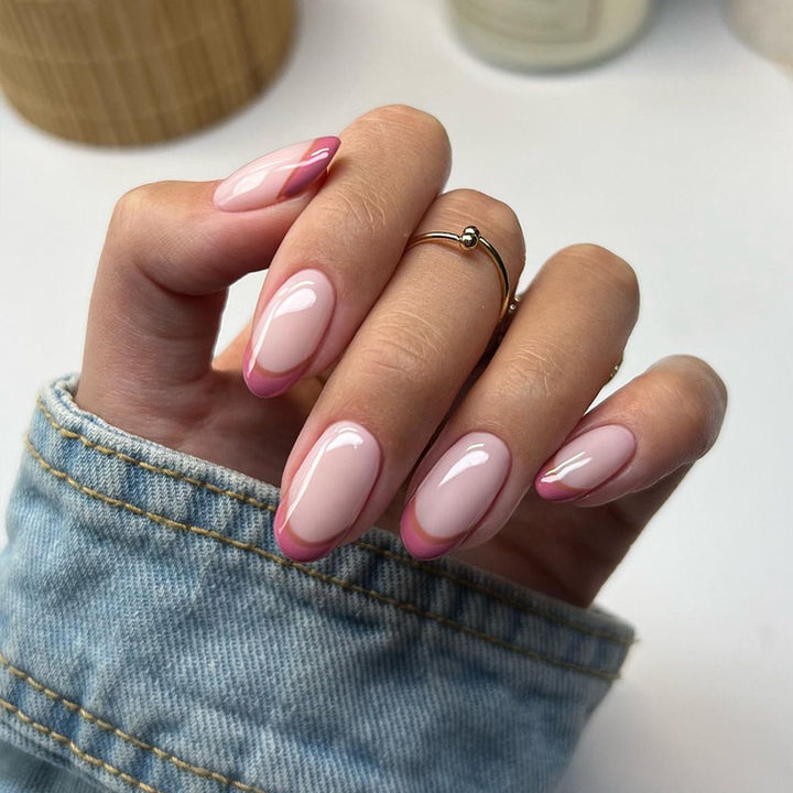 Elegant Stiletto Press-On Nail Art with Rhinestone Accents Bowlift