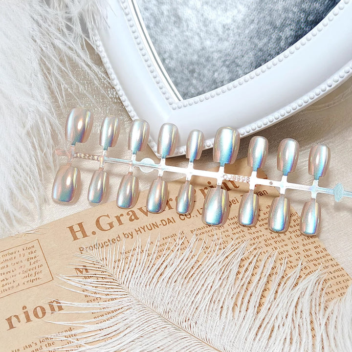 Artificial nails with holographic effect Bowlift