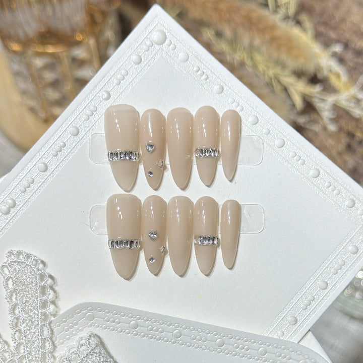 Elegant Stiletto Press-On Nail Set with Diamond Accents Bowlift