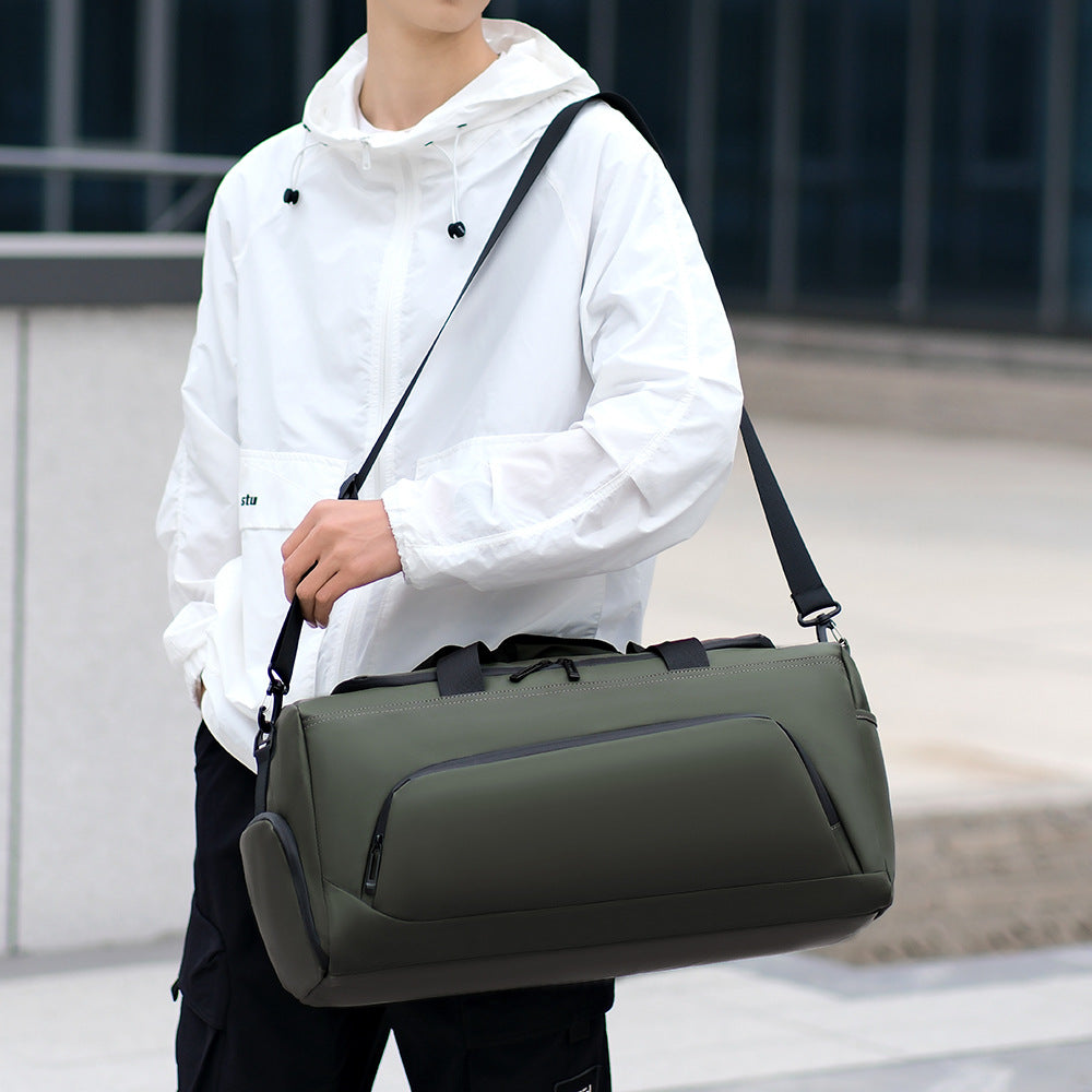Sporty travel bag with extendable main compartment and multiple organizing pockets Bowlift