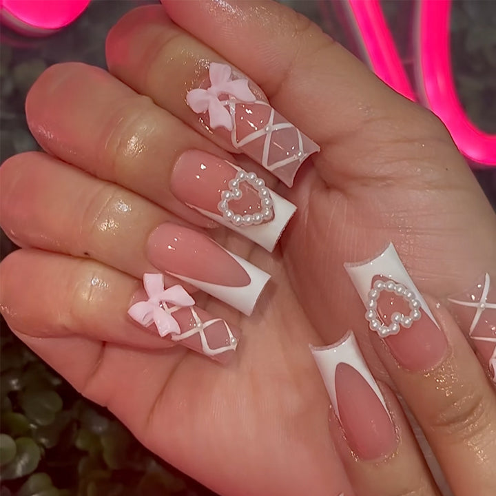 Elegant Stiletto Press-On Nail Art with Rhinestone Accents Bowlift