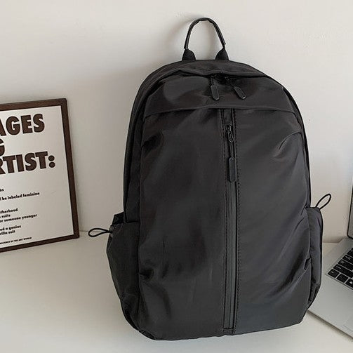 Everyday backpack with smart compartment system and water-repellent material Bowlift