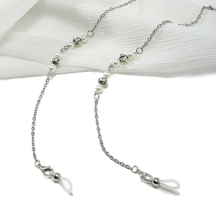 Fashionable Eyewear with Decorative Chain Bowlift